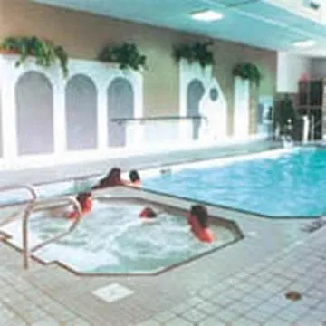 Ramada By Wyndham Niagara Falls By The River 3*,