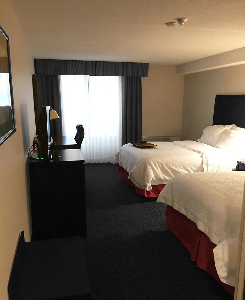 Hotel Ramada By Wyndham Niagara Falls By The River