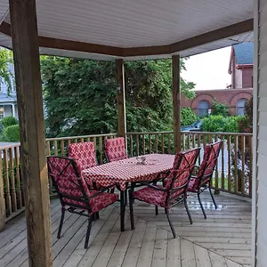 Holiday home Garden 2 Storey House, Niagara Falls